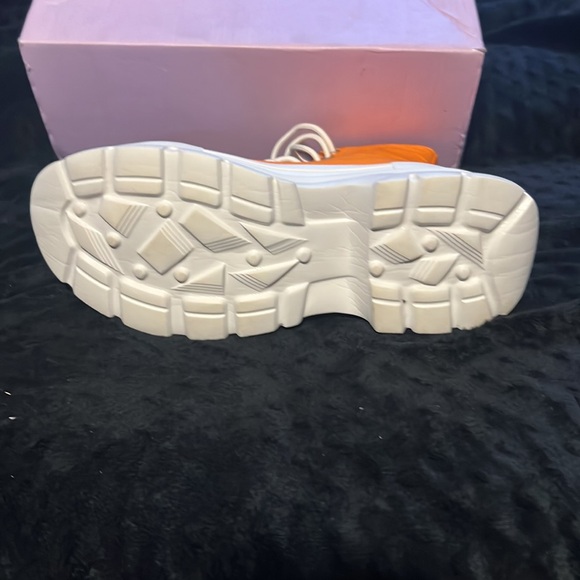 Bernard’s high top - Picture 2 of 11